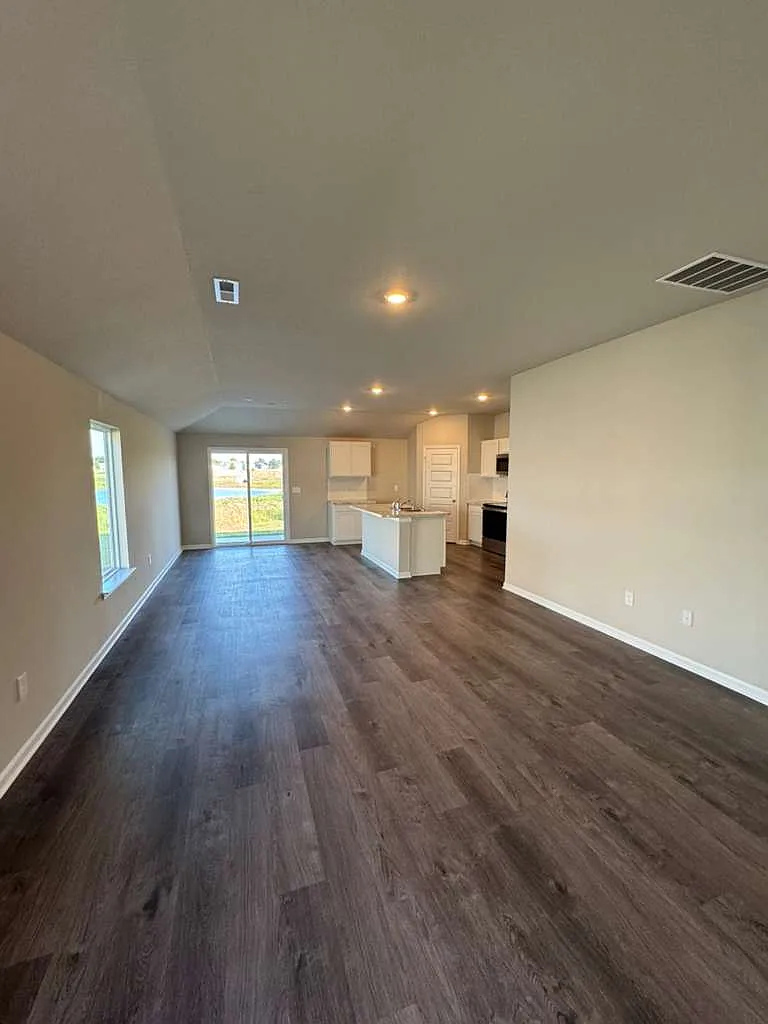 4 bed, 1496 sqft, $2,445 — Photo 2