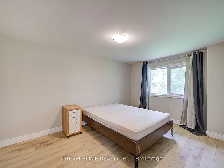 25 Yongehurst Rd — Photo 24