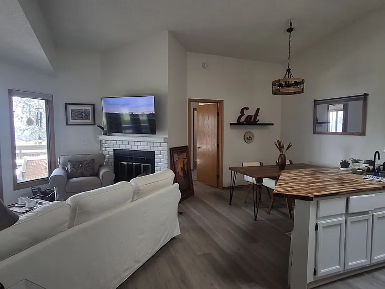 7430 Lomas Ct — Photo 6
