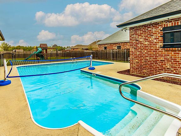 3rd image of 308 Meadow View Ct