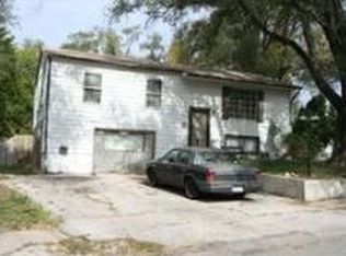 8326 Armstrong Ave, Kansas City, KS 66112