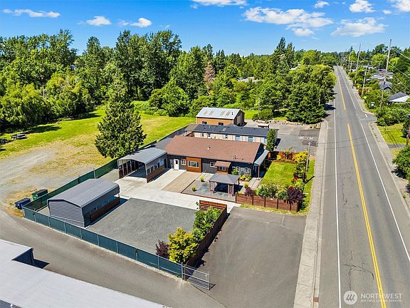 3rd image of 3275 Bennett Drive