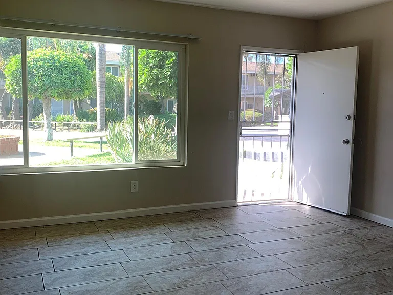 1401 S Gilbert St #6 — Photo 2