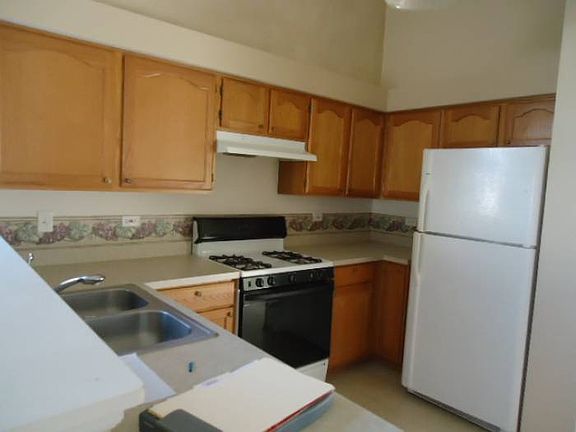 4th image of 2301 Rebecca Cir