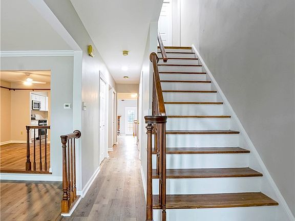 4th image of 402 Royal Ct