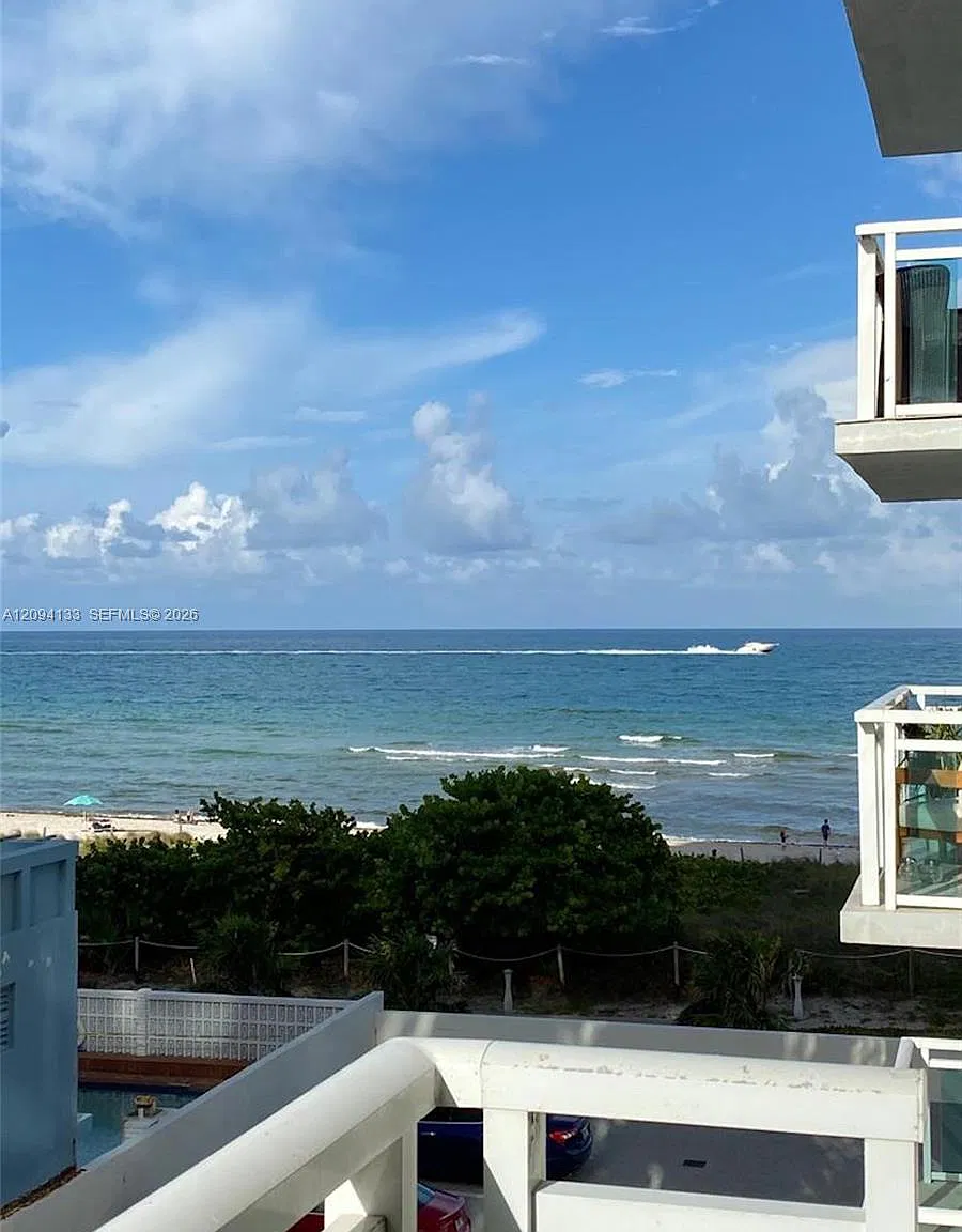The Collins Condo — Photo 2