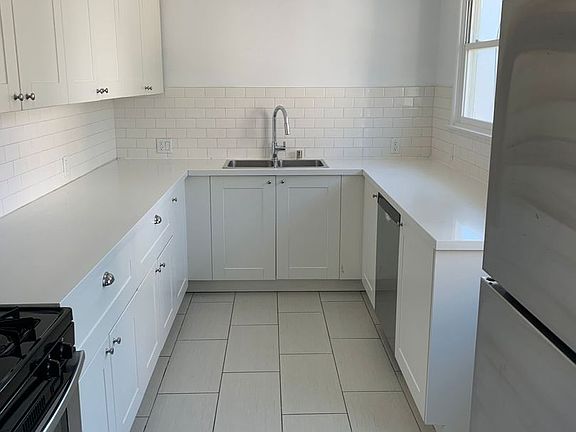 2nd image of 5227 Corteen Pl #5227C08