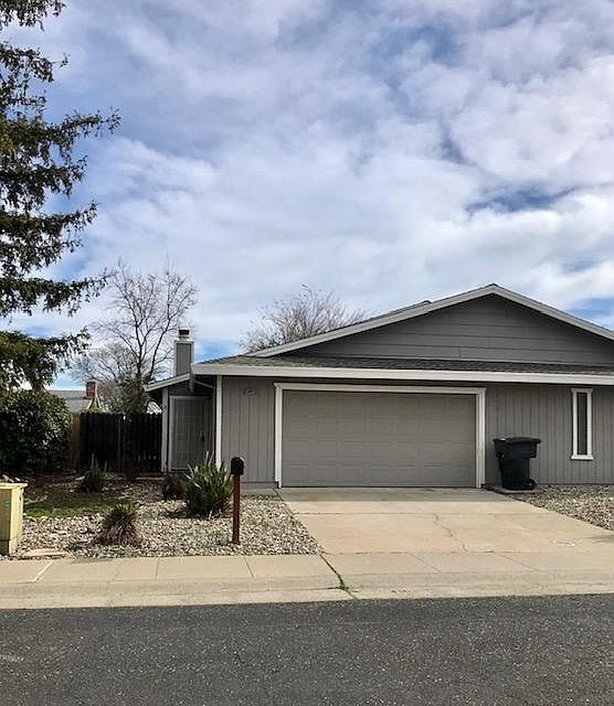 401 Union Ct. Roseville Duplex