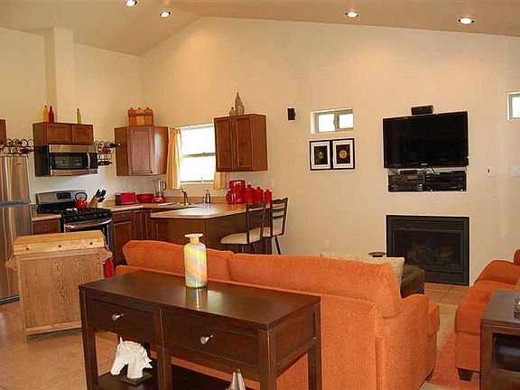 3rd image of 1 Heather Heights Ln