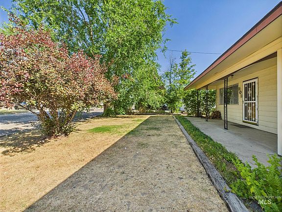 4th image of 202 Sunny Ln