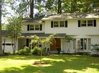 9305 Fernwood Rd, Bethesda, MD 20817