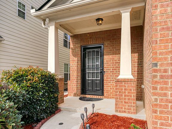 3rd image of 5529 Chatham Cir