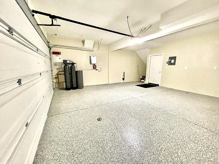 1692 Enterprise Dr — Photo 49