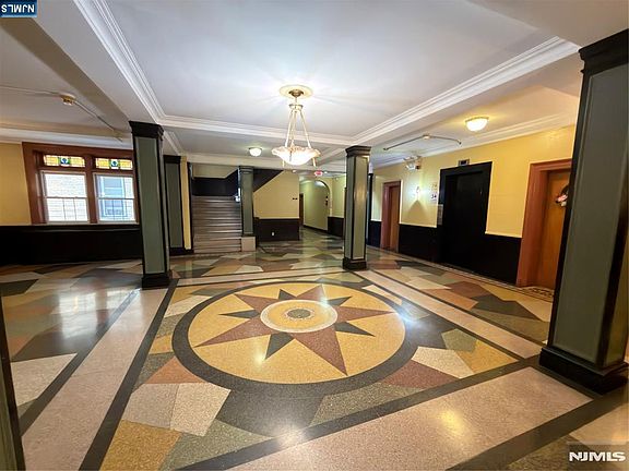 5th image of 7435 Boulevard E #309