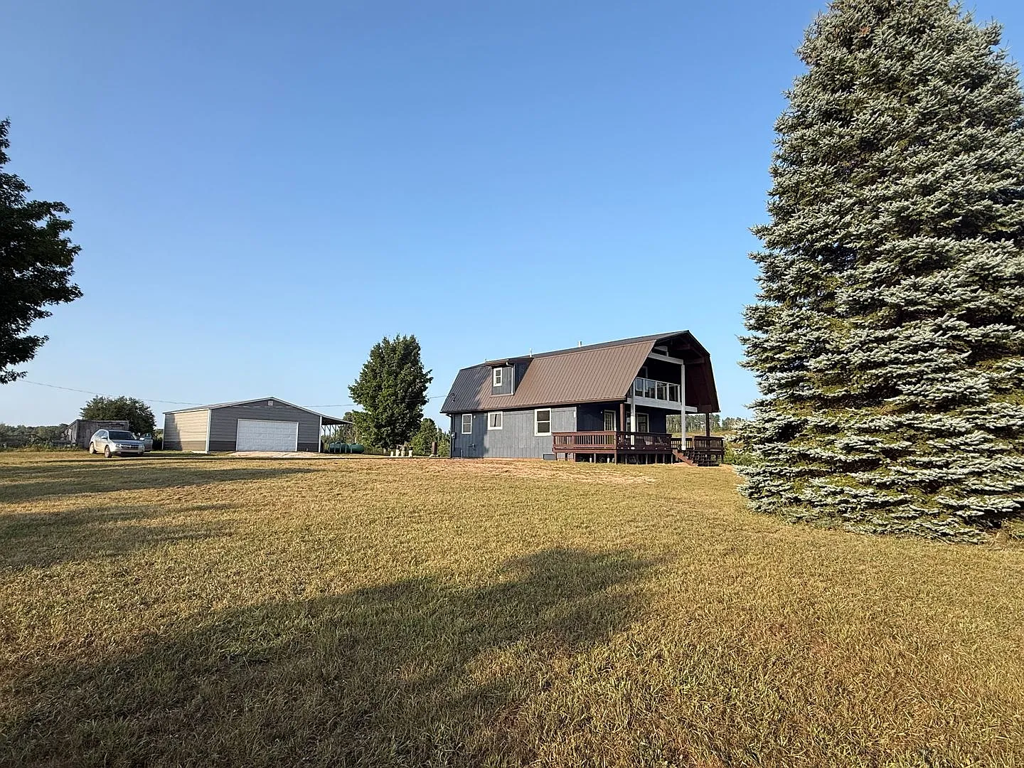 Peaceful Country Living on 17 Acres — Photo 3