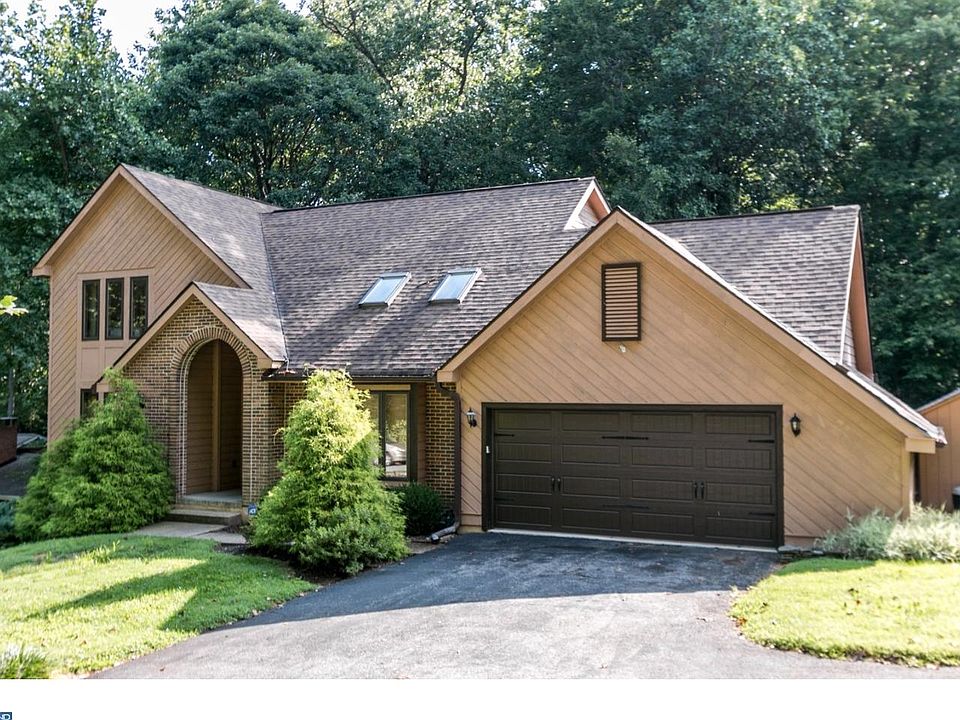 1st image of 667 Arbour Dr