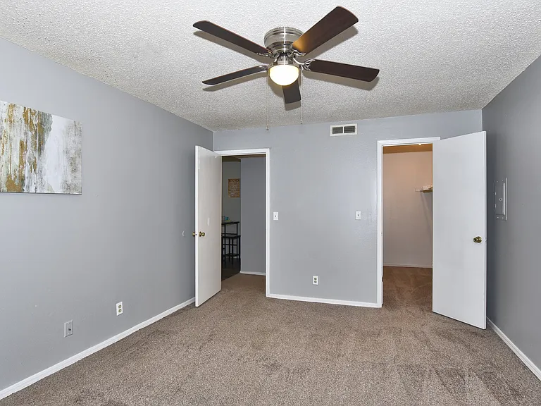 Berwick Apartments — Photo 18