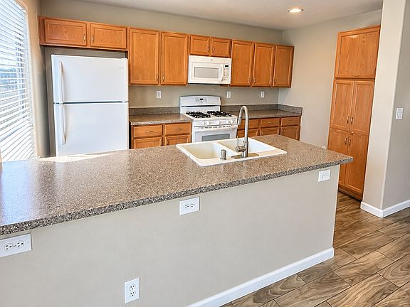 3rd image of 2050 Lost Maple St