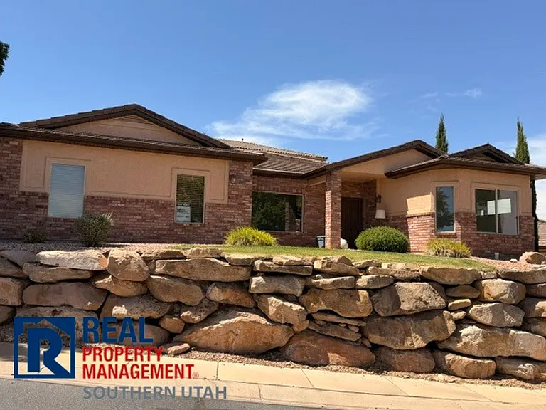 685 W Windsor Dr — Photo 1