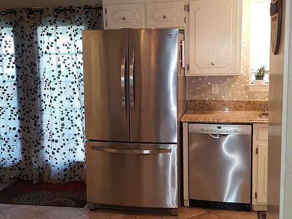 5th image of 1829 Holly Ln