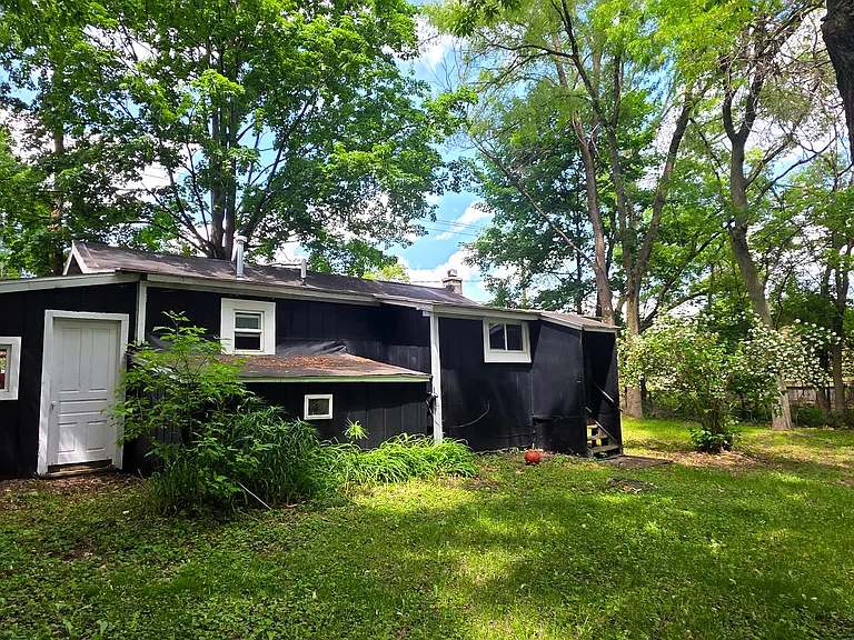 1304 Darwin Ave — Photo 5
