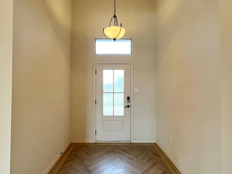 12308 Kenosha Ave — Photo 2