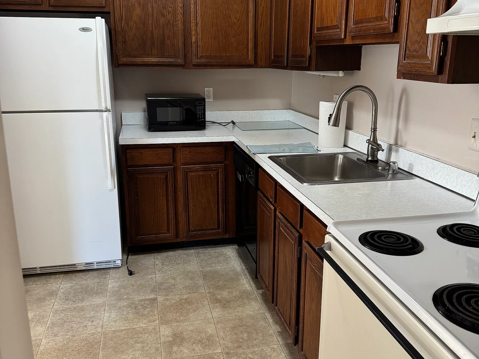 2 bed, 1000 sqft, $1,400 — Photo 3