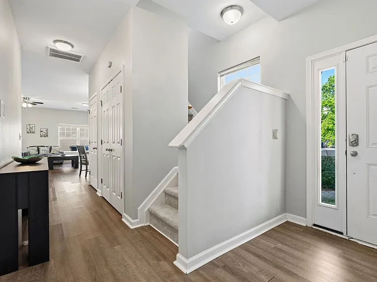 1326 Stone Manor Dr — Photo 3