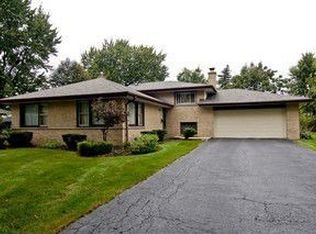 806 S Golfview Pl, Mount Prospect, IL 60056