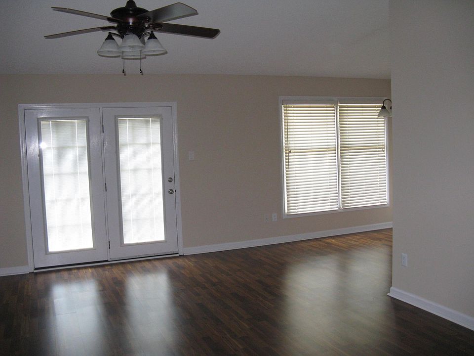 2nd image of 8741 Shoreham Blvd
