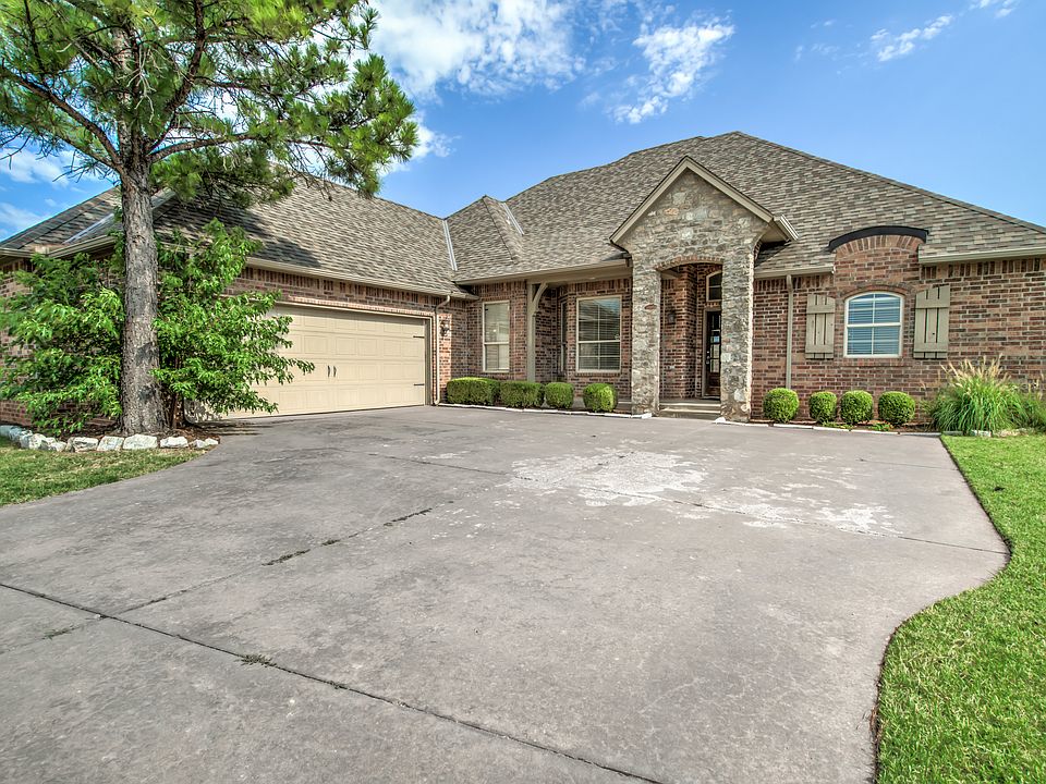 1st image of 8408 NW 122nd Cir