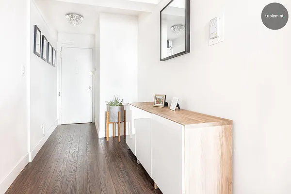 Sold by Triplemint | media 22