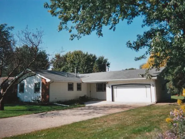 1568 Long Lake Rd, New Brighton, MN 55112