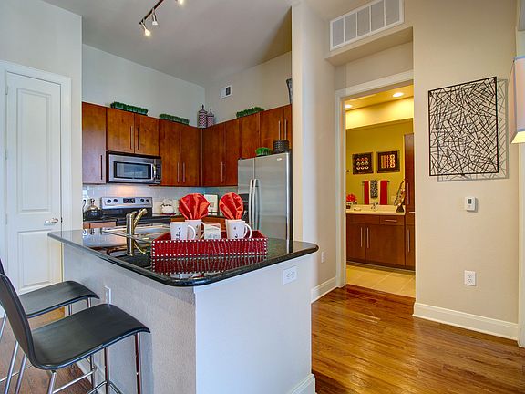 4th image of 1725 Crescent Plaza Dr APT 2169