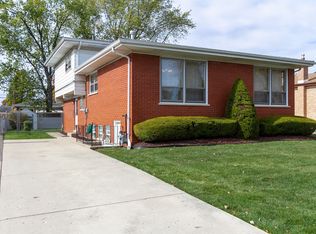 10612 S Tripp Ave, Oak Lawn, IL