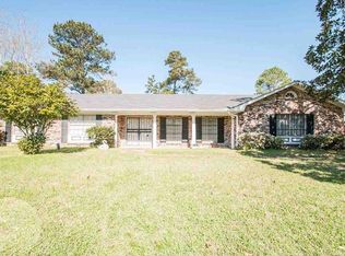 338 Swan Lake Dr, Jackson, MS 39212