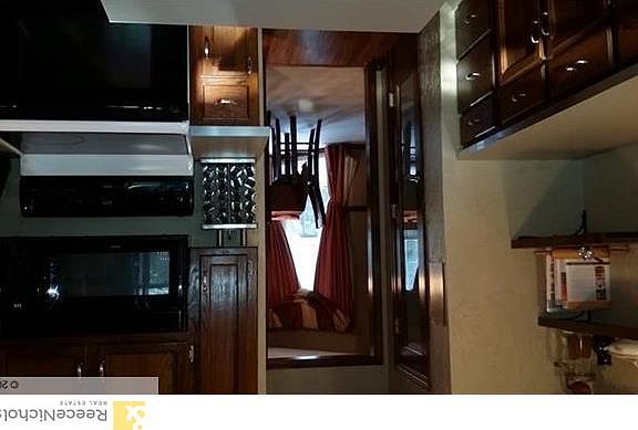 Lots of counterspace in the kitchen!