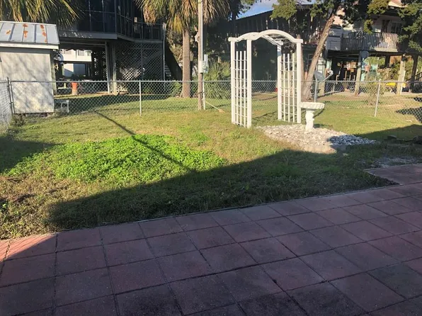 40 W 10th Ave, Horseshoe Beach, FL 32648