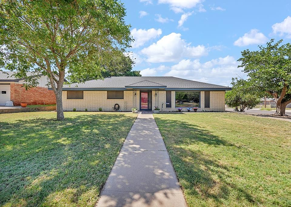 1st image of 2829 Durant Dr