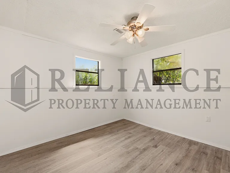 322 S Jonathan St — Photo 46