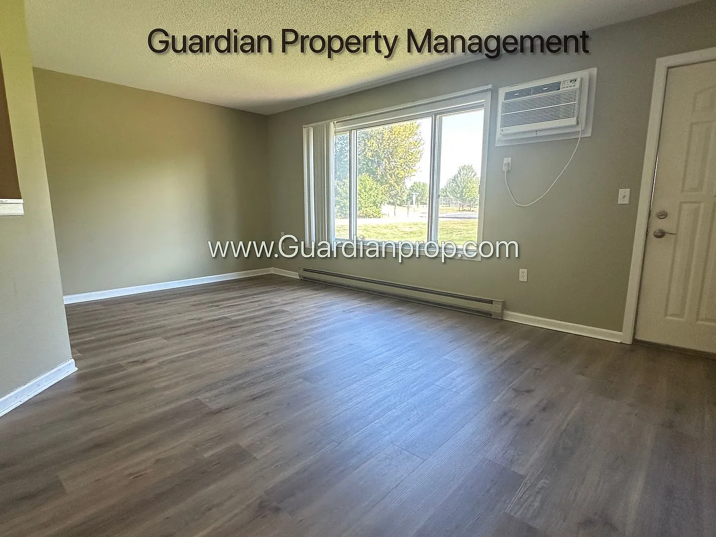 Chanhassen Town Home, New Carpet/Flooring, In Unit Laundry, 1 Garage Space — Photo 2