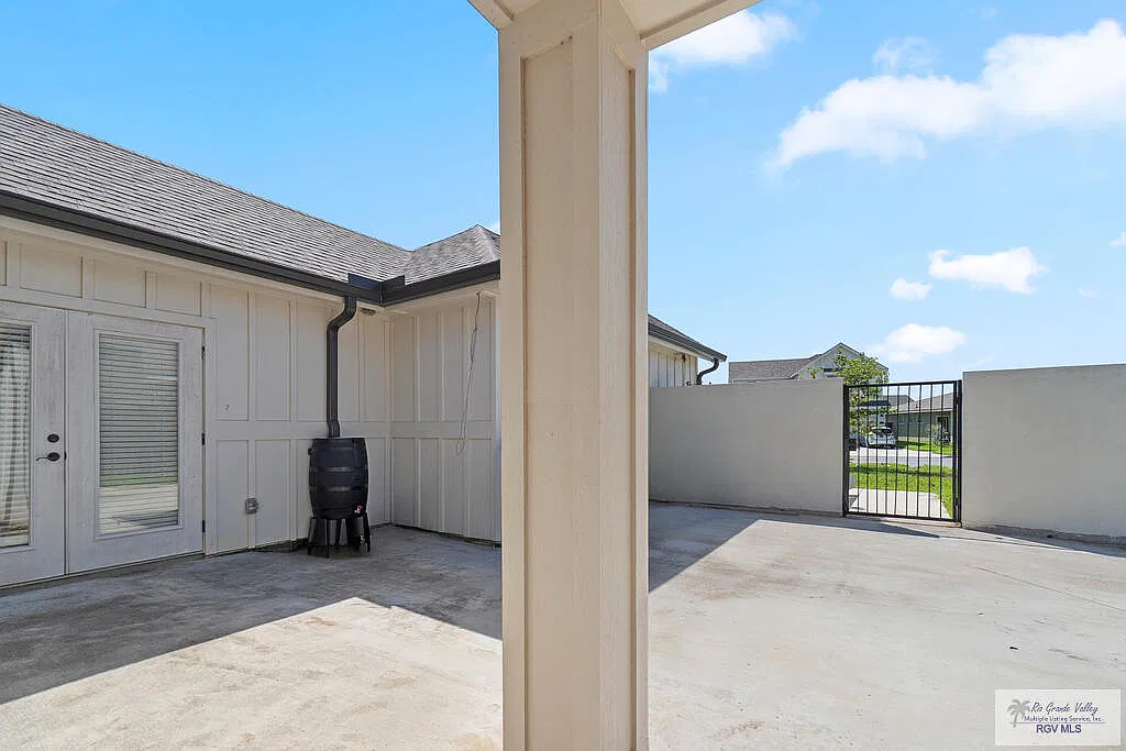 3 bed, 2.5 bath, 1676 sqft, $2,500 — Photo 3