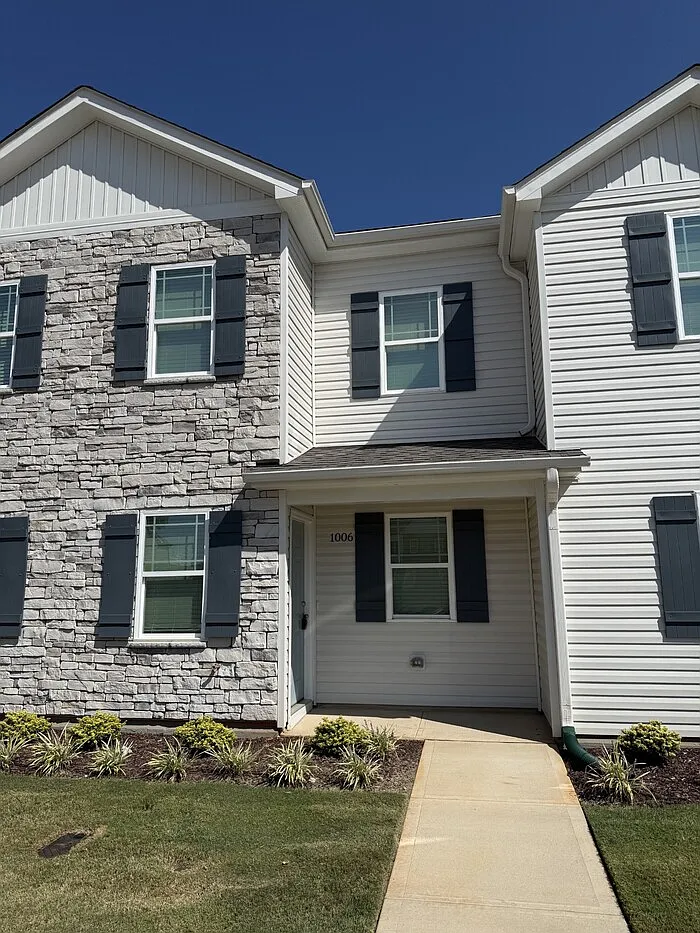 2 bed, 2.5 bath, 1033 sqft, $1,450 — Photo 1