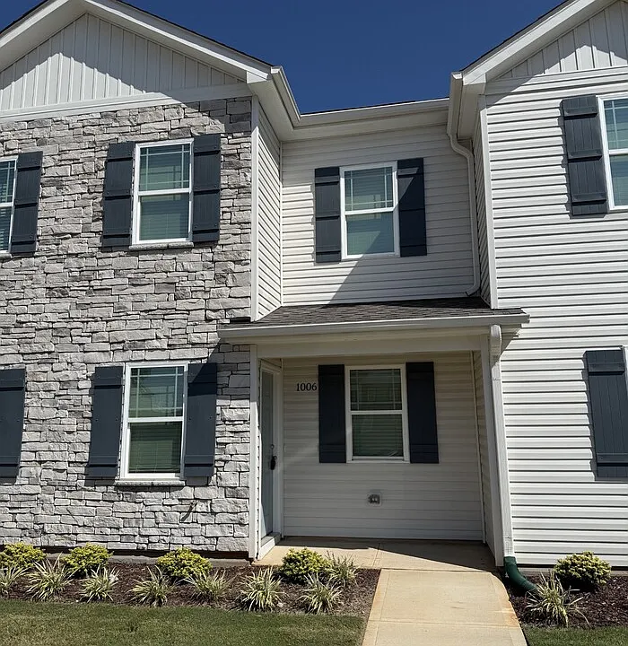 1006 Peony Ln