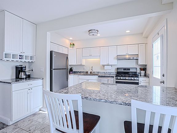 4th image of 415 High Street #3