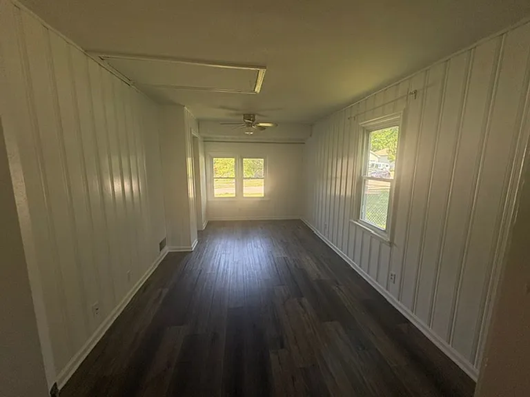 406 N Armstrong St — Photo 8