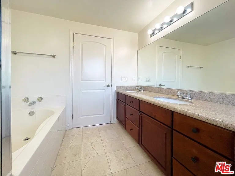 429 S Saint Andrews Pl #2 — Photo 11