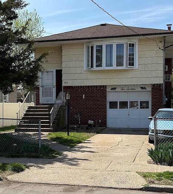1st image of 216 Hill Avenue