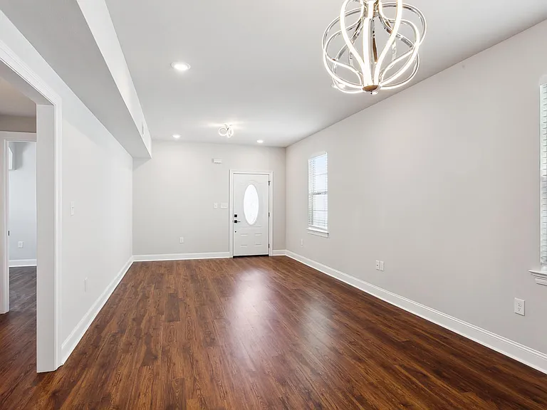 1326 Harrison Ave — Photo 2