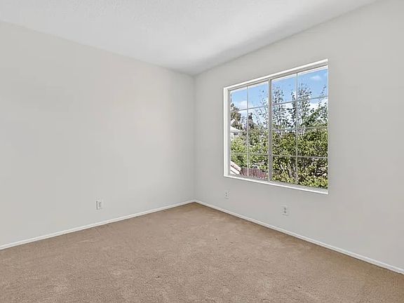 3rd image of 818 Amber Oaks Cir